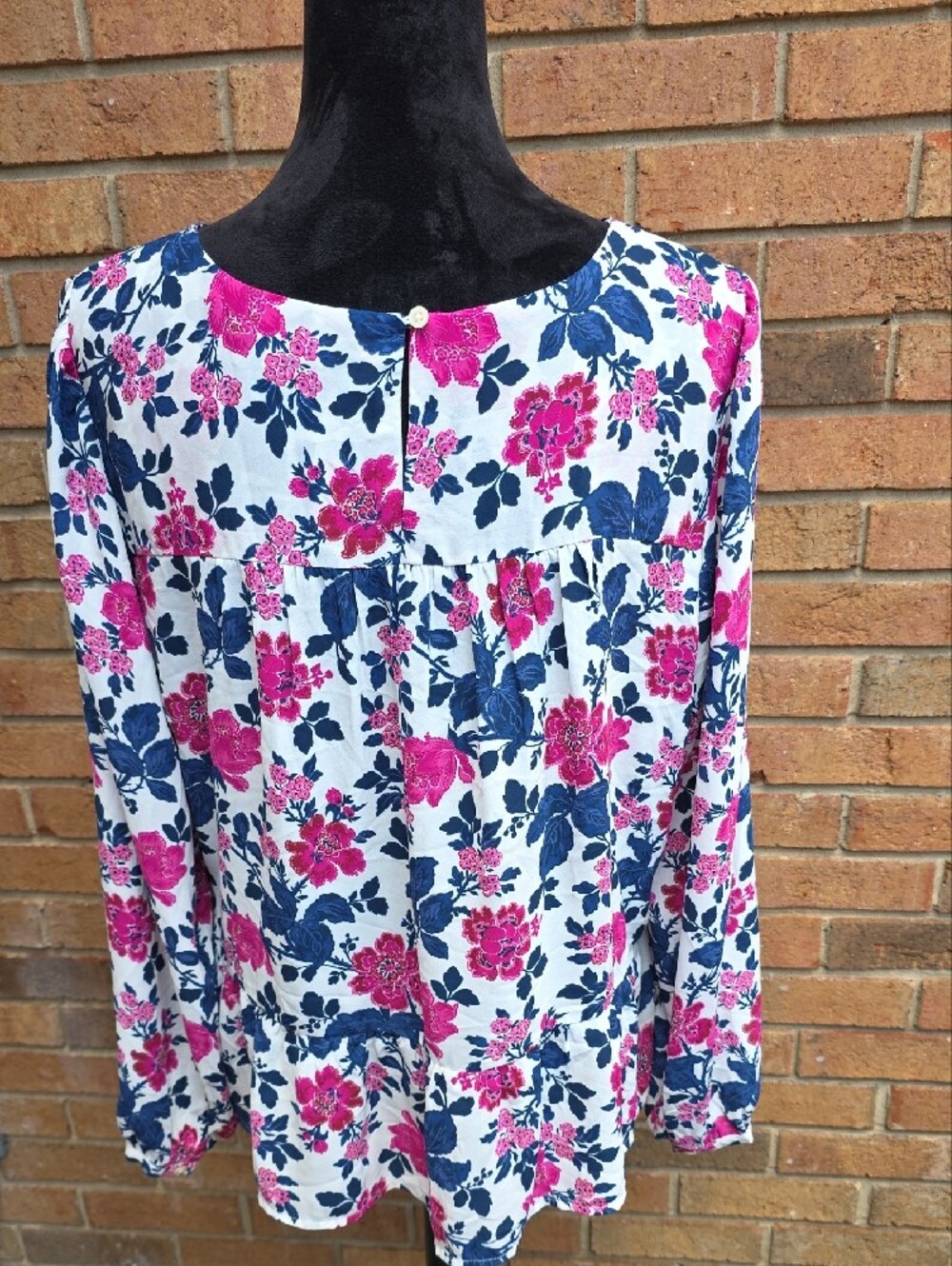 LOFT White Floral Pintuck Blouse with Pink & Navy Blooms Size XL - Picture 4 of 7